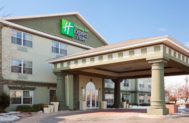 Holiday Inn Express Hotel & Suites Oshkosh - State Route 41, An Ihg Hotel Exterior photo